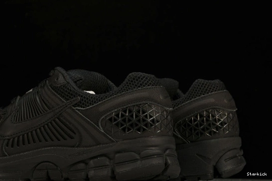 ZOOM BV1358-003 (2023) Triple 5 Black VOMERO NIKE 1027